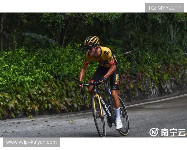 自行车计时赛:选手摔车仍登领奖台