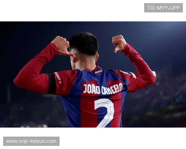 巴萨前场连续配合，坎塞洛内切抽射稍高