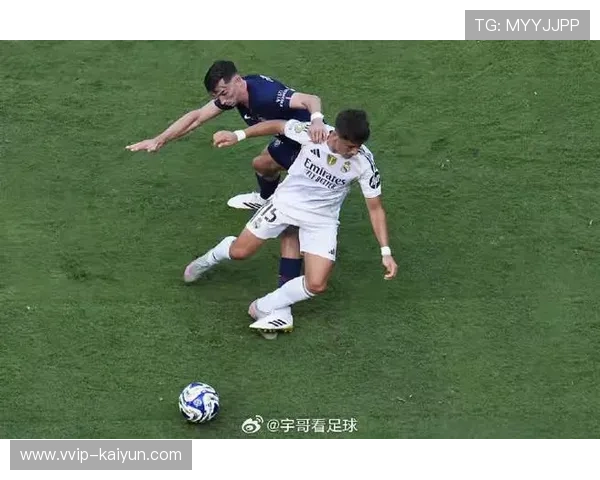 皇马围绕中场组织展开推进,整体运转更加顺畅