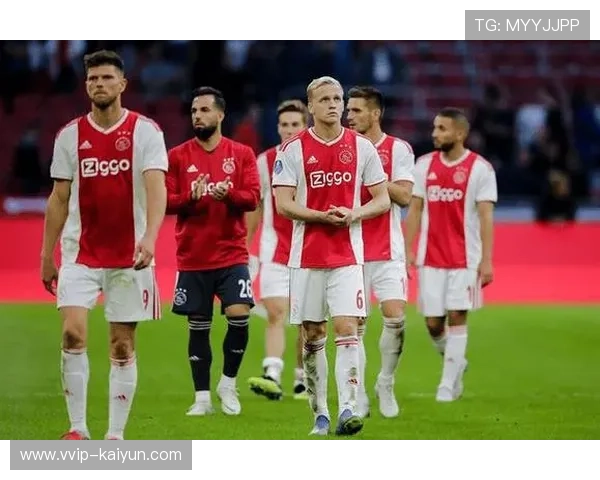 阿贾克斯完成前锋梯队提升