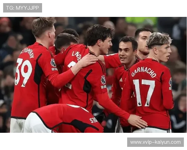 曼联主帅称团队精神重建已见成效，曼联全体队员