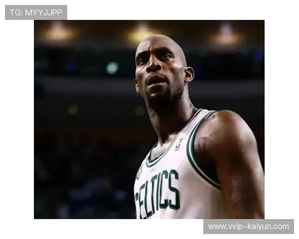 凯尔特人主场发力，前锋抢点破门：绿茵夜色里的胜负之歌